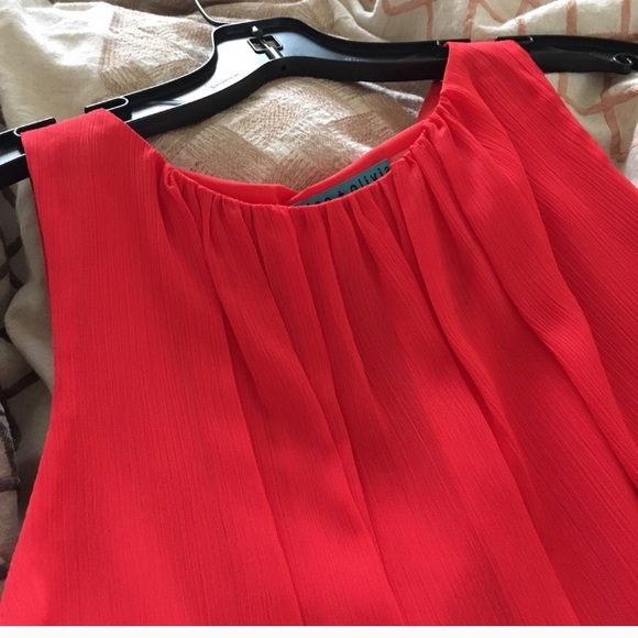 💝Alice + Olivia Crinkled Silk Chiffon Tank - Picture 3 of 5